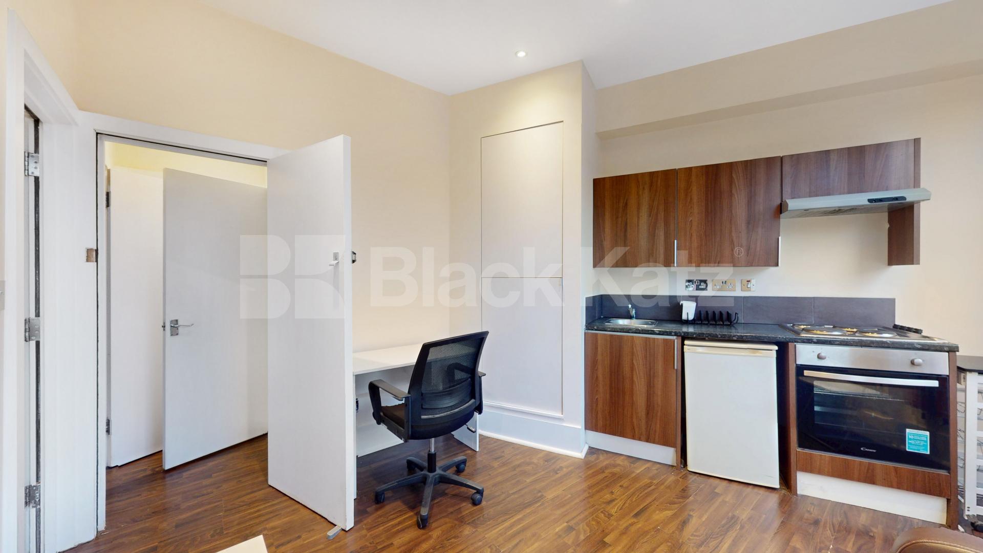 Modern one bed set within a large period house mins to tube and shops Sutherland Avenue, Maida Vale